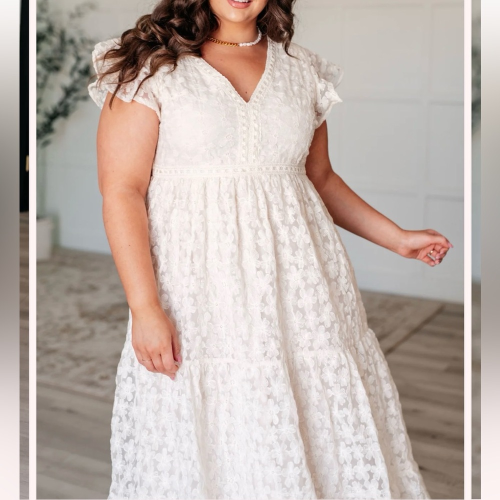 Elegant Cream Maxi Dress with Flutter Sleeves - Picture 2 of 6